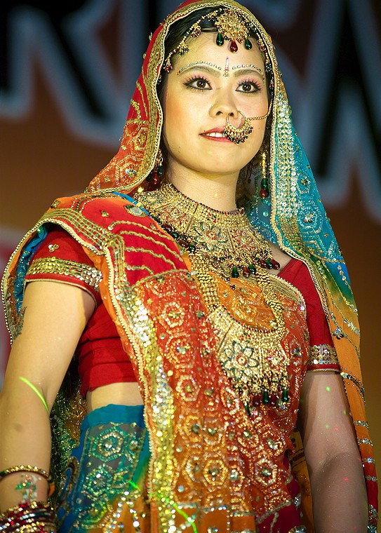Uczestniczka konkursu Indian Bride Competition (Pushkar Camel Fair)
